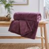 Leila Leaf Fleece Throw 130x170cm Leila Leaf Fleece Throw 130x170cm