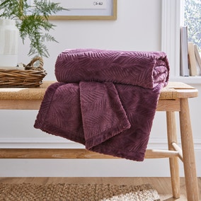 Leila Leaf Fleece Throw 130x170cm Leila Leaf Fleece Throw 130x170cm